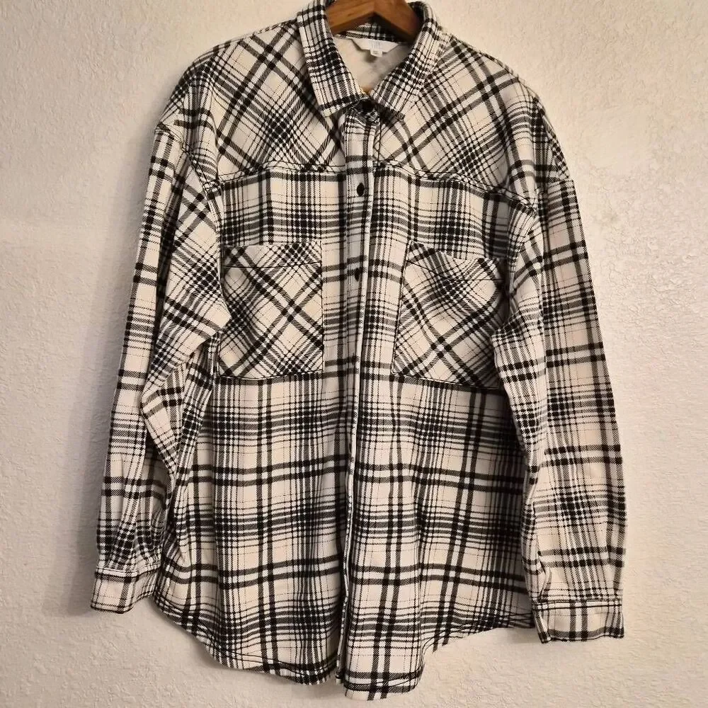 Time Tru White & Black Super-Soft Flannel: Comfy Effortless Winter Essential